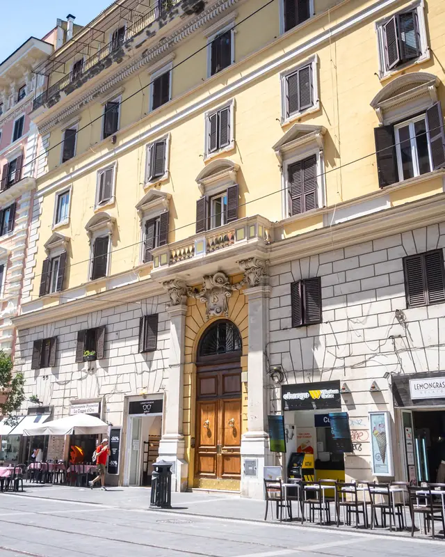 Il palazzo di Via Ottaviano, nel quartiere Prati di Roma