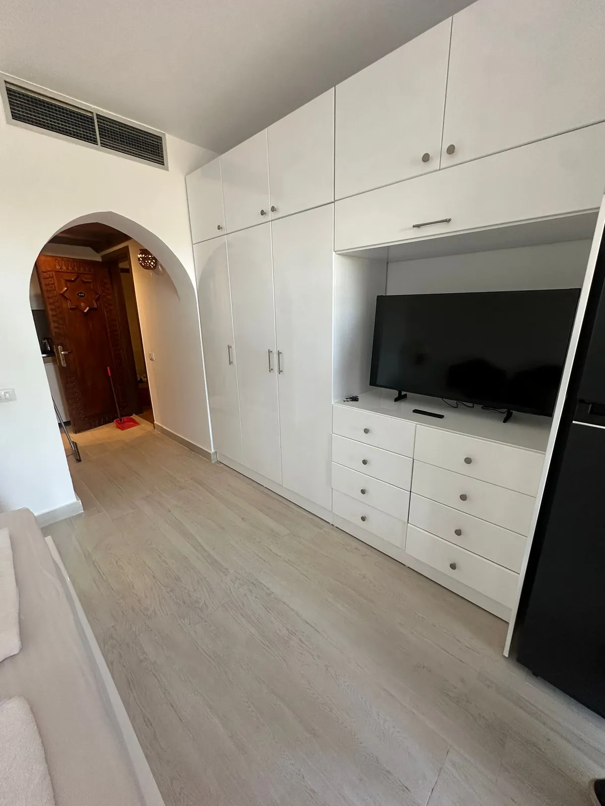 Armadio a muro e smart TV
